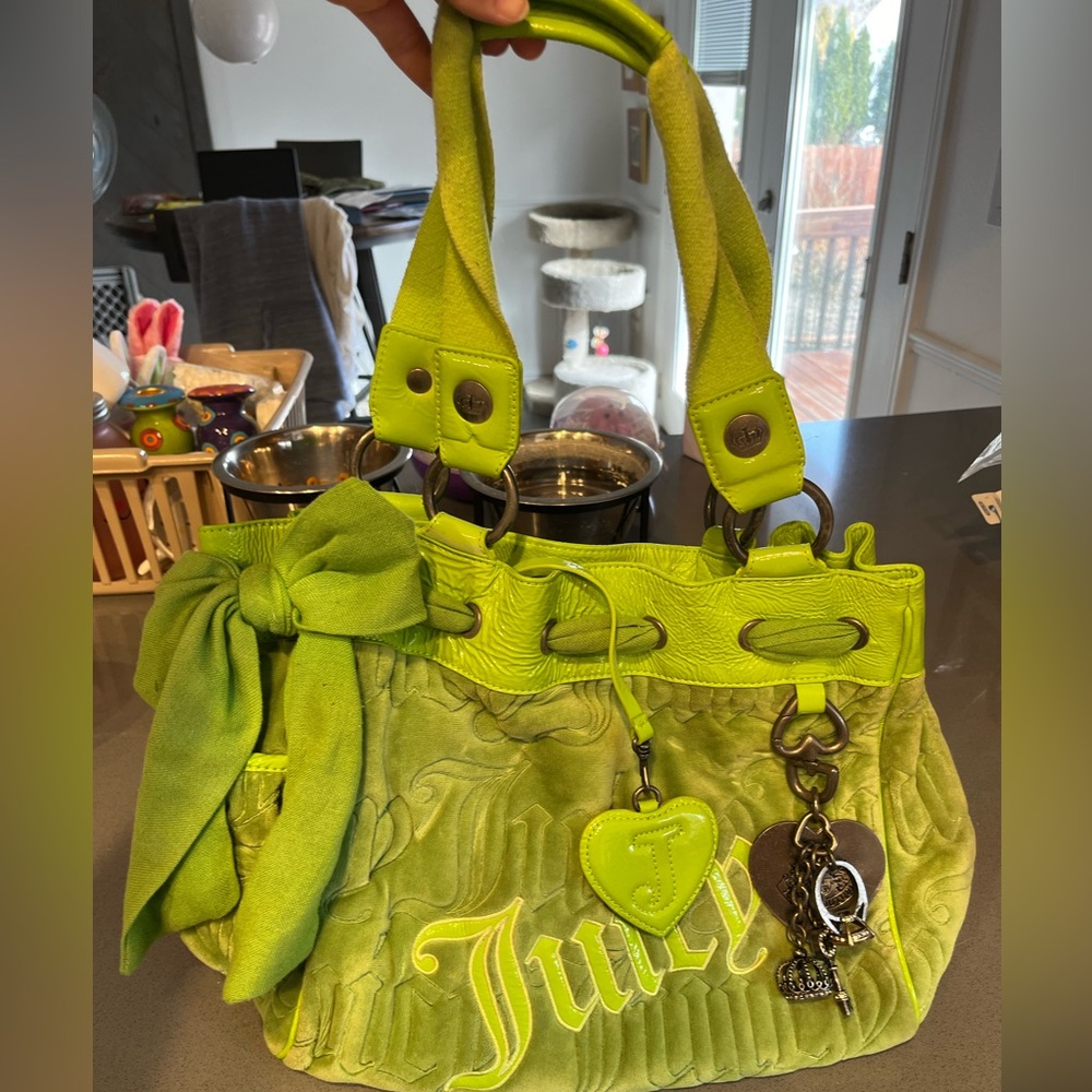 Juicy Couture day dreamer